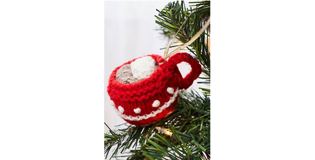 Clever “Cup of Cocoa” Christmas Tree Ornament! (FREE Knitting Pattern)